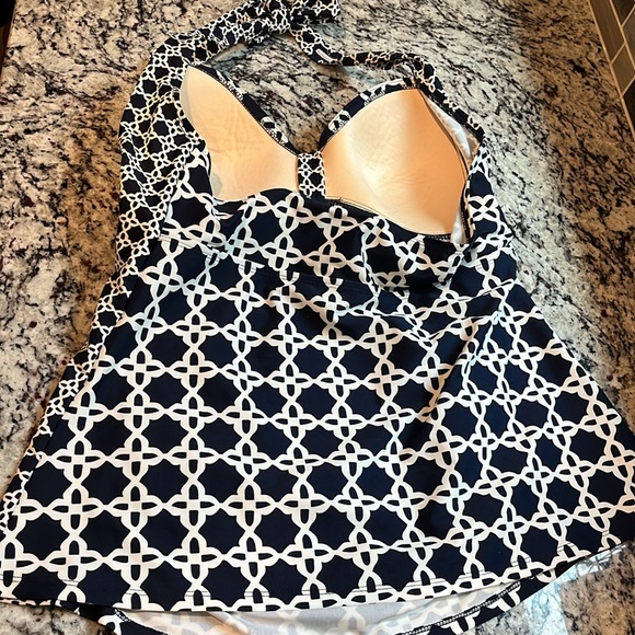 Target Merona bathing suit tankini top,size Large Navy & white,Halter style. EUC - Picture 4 of 5